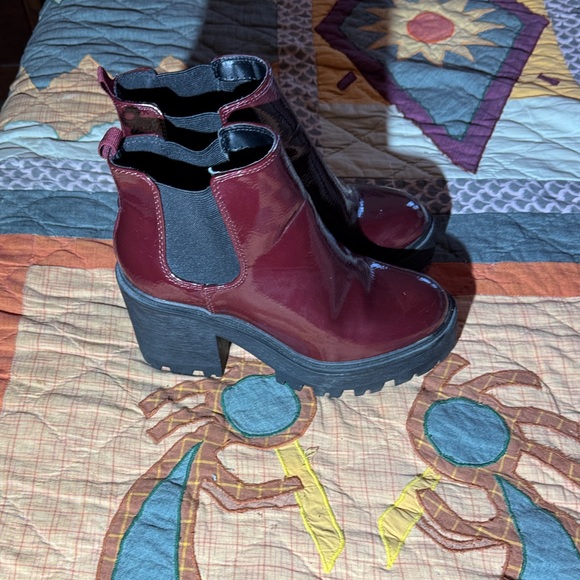 Soda Maroon Ankle Boots 6.5 - Picture 2 of 5